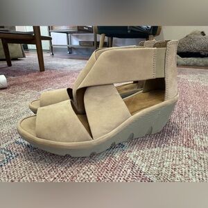 Clarks Artisan Womens Shoes Size 10 Open Toe Wedge Slingback Sandal tan Suede